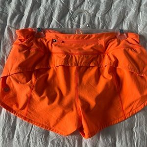 Size 8 2.5” speed up lululemon shorts
